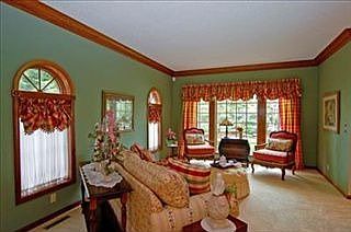 5th image of 680 Larkspur Pl