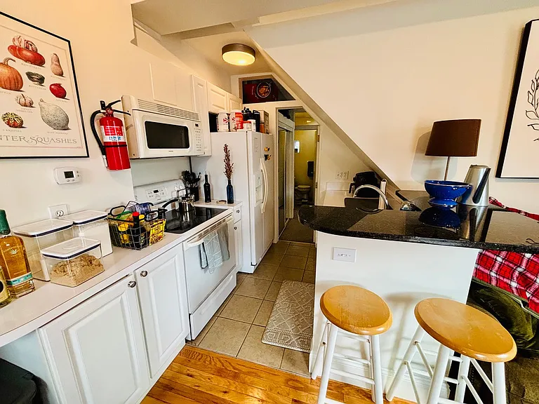 22 E Beck St — Photo 3