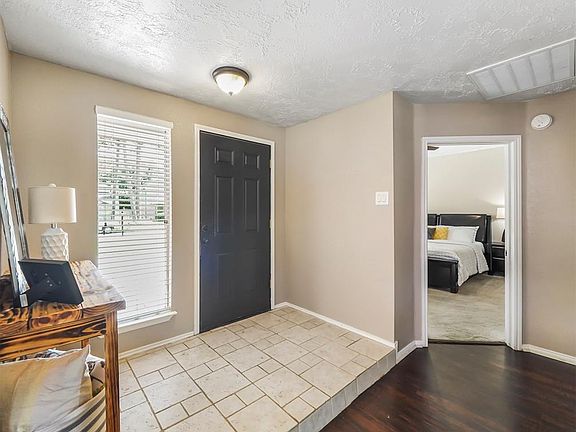 5th image of 11218 Crooked Pine Dr