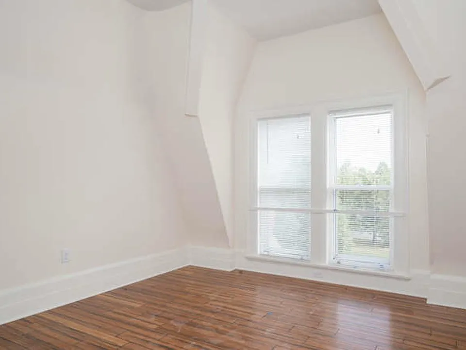 144 Edward St #6