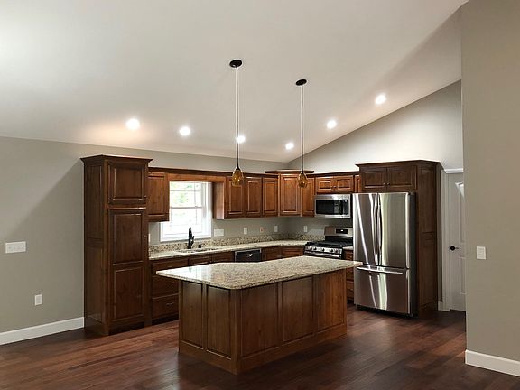 5th image of 127 Beachwood Dr