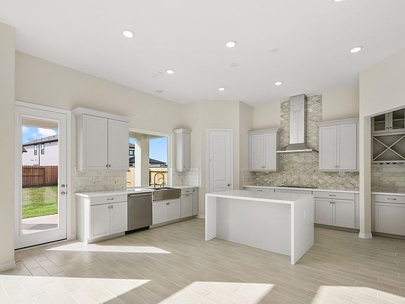 4th image of 9806 Oakwood Trail Dr