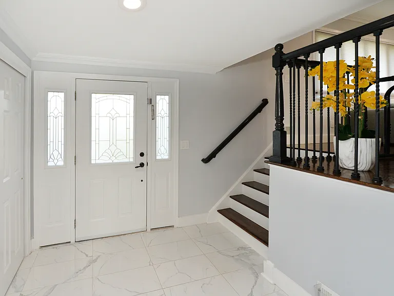154 Middlesex Ave — Photo 18