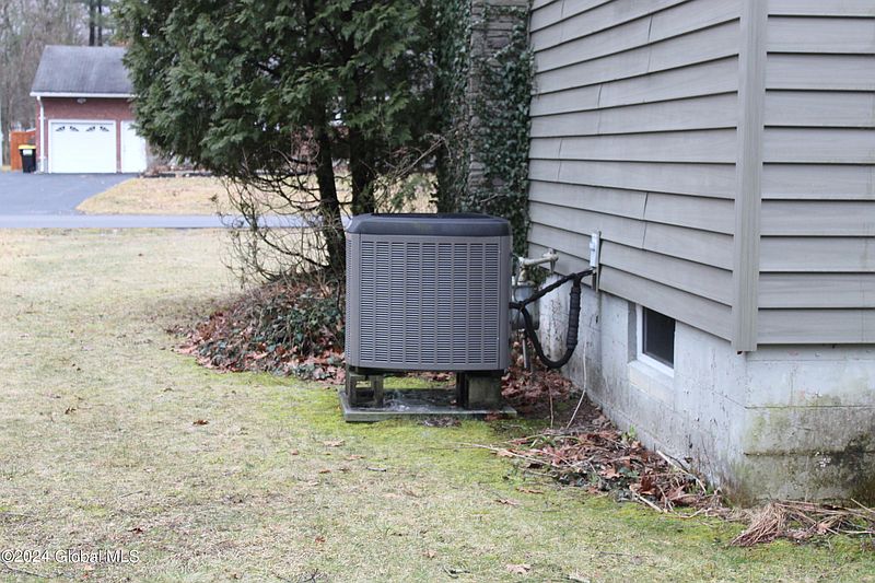 5th image of 45 Woodside Dr