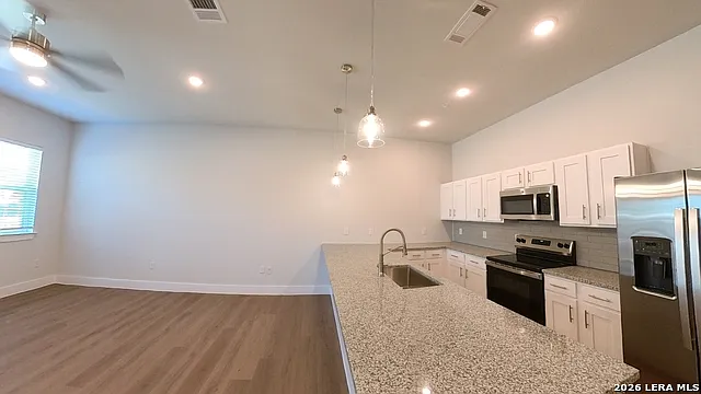 2 bed, 2.5 bath, 1398 sqft, $1,890 — Photo 2