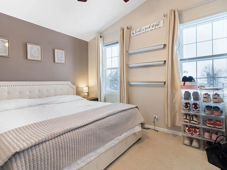 986 Four Seasons Blvd — Photo 10