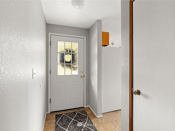 4th image of 1112 Roosevelt Ave