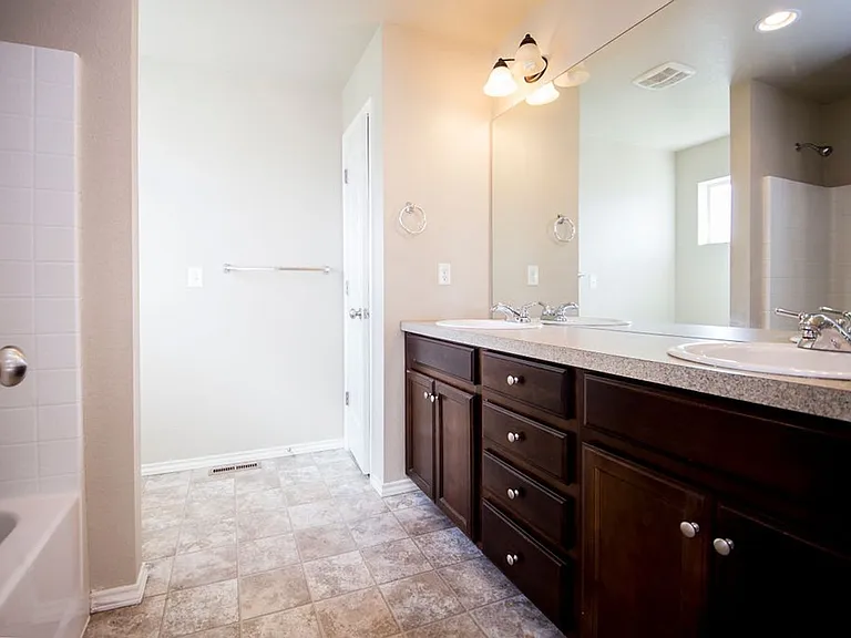 532 Walhalla Ct — Photo 21