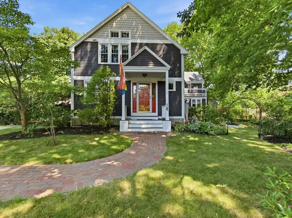 2 Coombs Cir #1, Newburyport, MA 01950