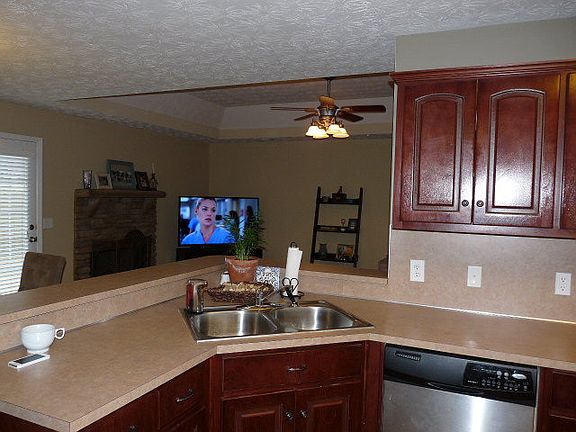 Kitchen to Great Rm