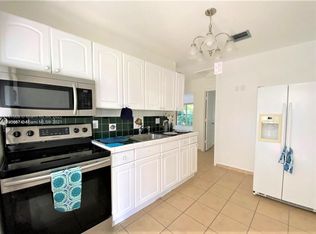 3677 SW 23rd St #1, Miami, FL 33145