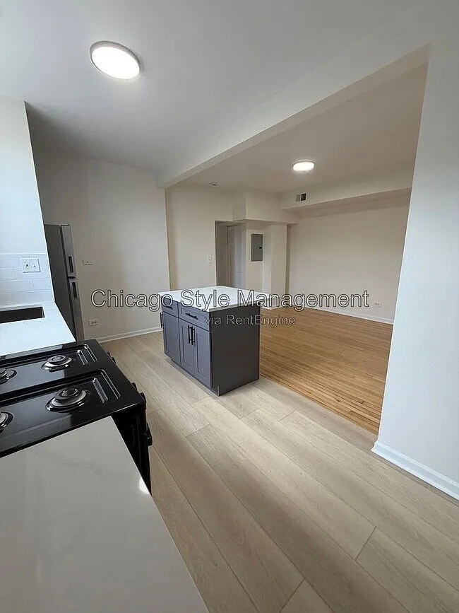 3 bed, 1350 sqft, $1,800 — Photo 2