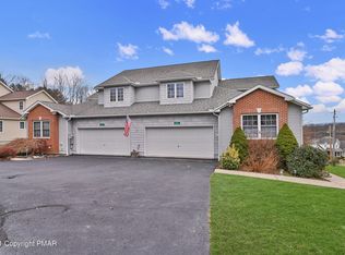 512 Woodhaven Ln, Stroudsburg, PA 18360