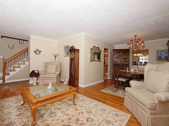 3rd image of 15 Tremont St