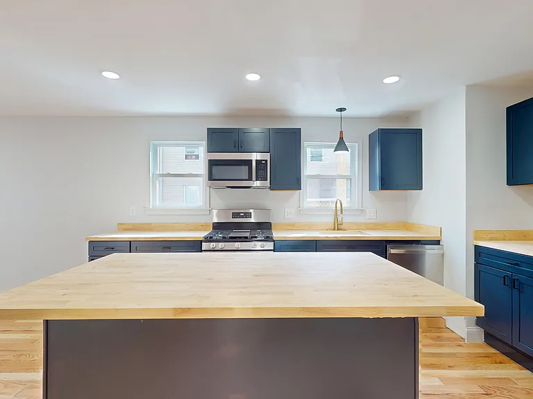 914 W 3rd St #1 — Photo 7