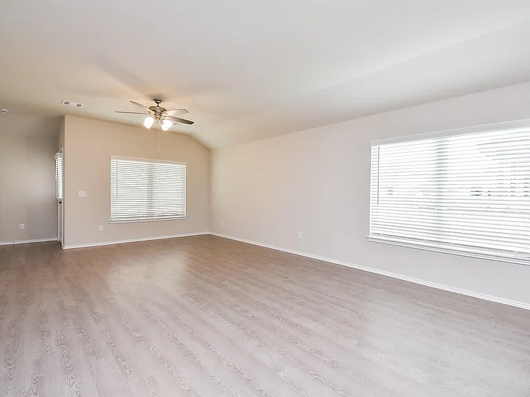8006 Camphor Ct — Photo 12