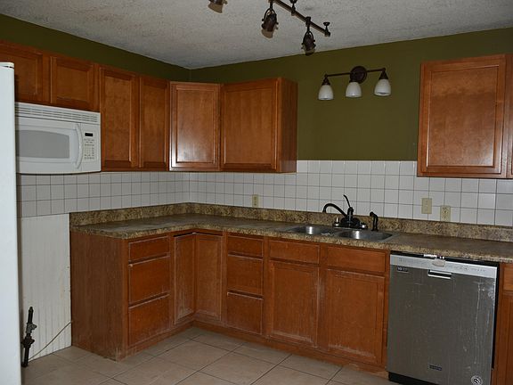 3rd image of 1305 W Ash St
