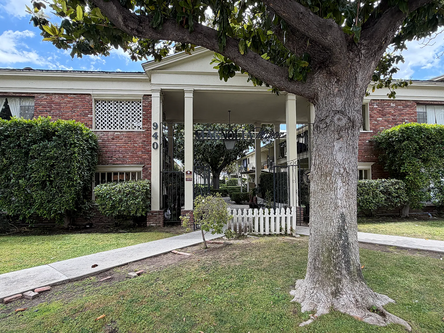 magnolia manor — Photo 3