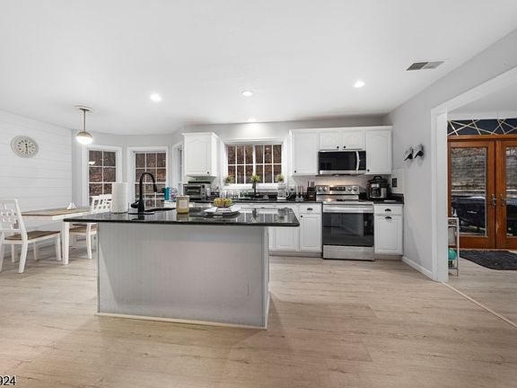 2nd image of 123 Vail Rd