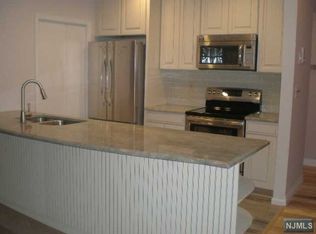 200 Paterson Ave #17, East Rutherford, NJ 07073