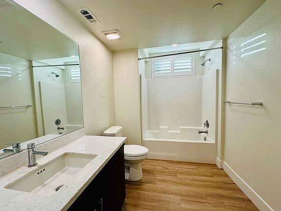 3rd image of 5951 Sunstone Dr #201