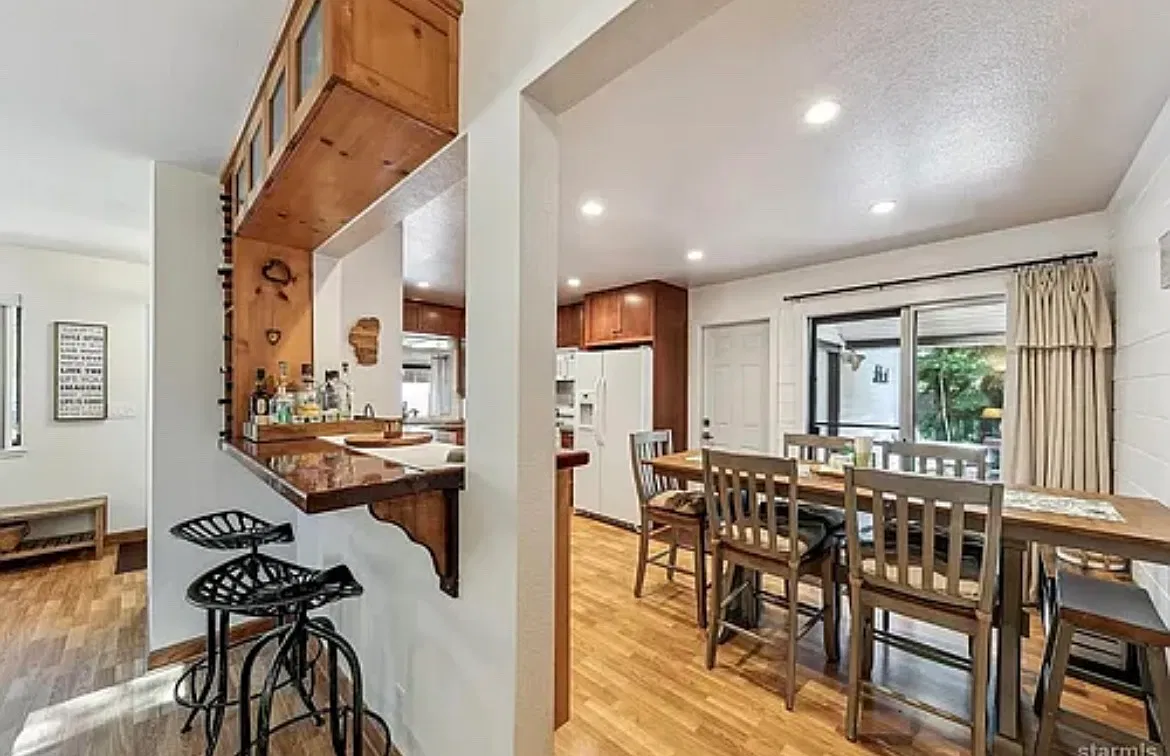 803 Michael Dr — Photo 2