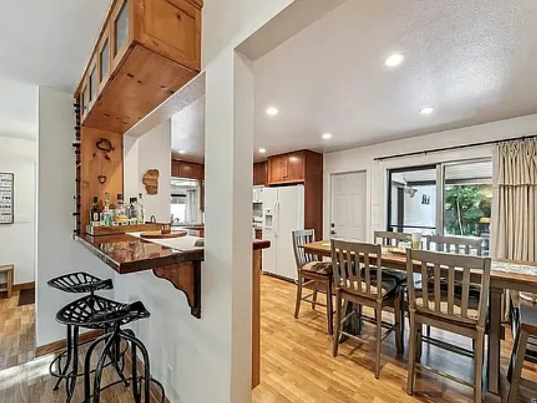 803 Michael Dr — Photo 2