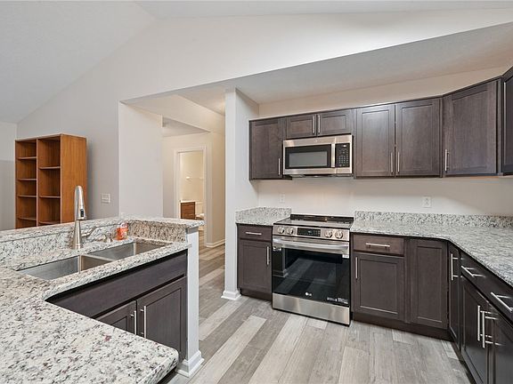 5th image of 700 Hidden Ridge Ct APT 302