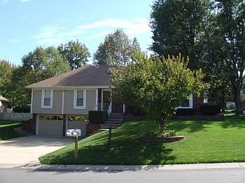 4th image of 1000 NW Woodlynne Dr