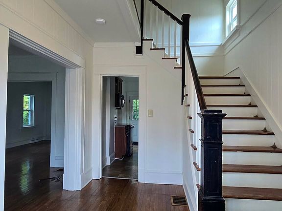 3rd image of 120 W Whitlock Ave