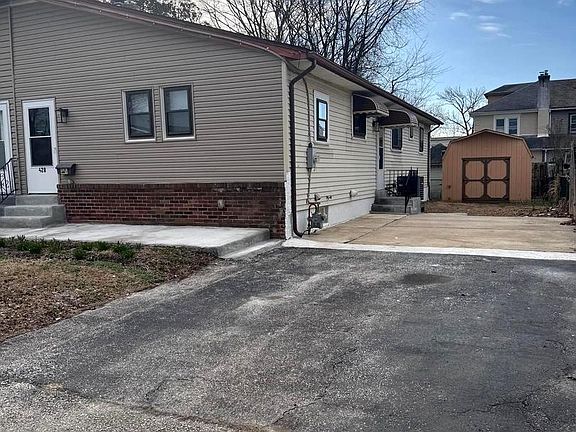 2nd image of 428 Manhattan St