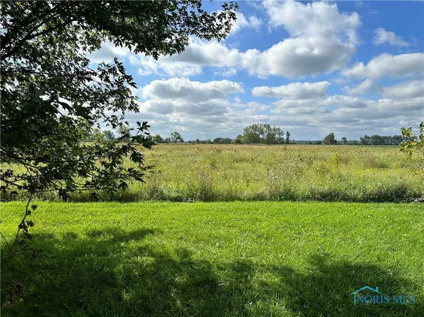 6390 W Harbor Rd, Port Clinton, OH 43452