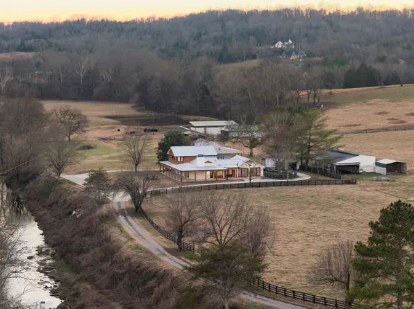 4824 Leipers Creek Rd, Williamsport, TN 38487