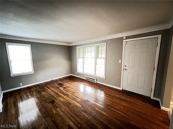 2nd image of 18211 Knoll Dr