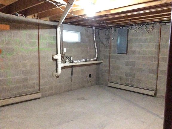 Basement (washer and dryer hookups)