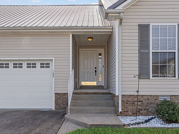 3rd image of 1397 Shady Hill Ct
