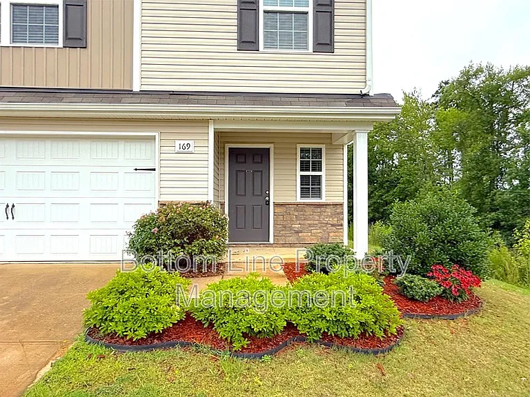 169 Wellshire Dr — Photo 2