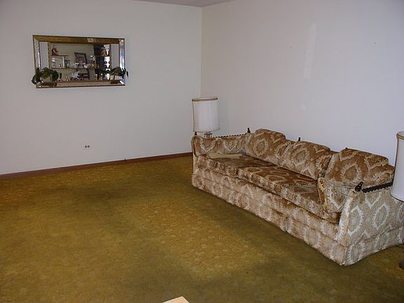 5th image of 10653 Lori Ln