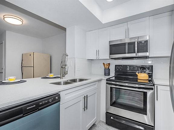 5th image of 4405 W Fair Oaks Ave APT 19