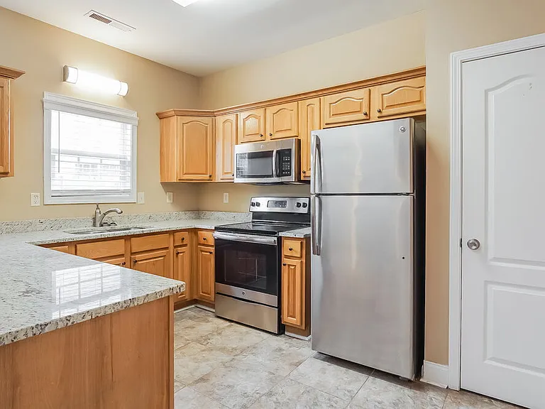 4493 Canterbury St — Photo 9