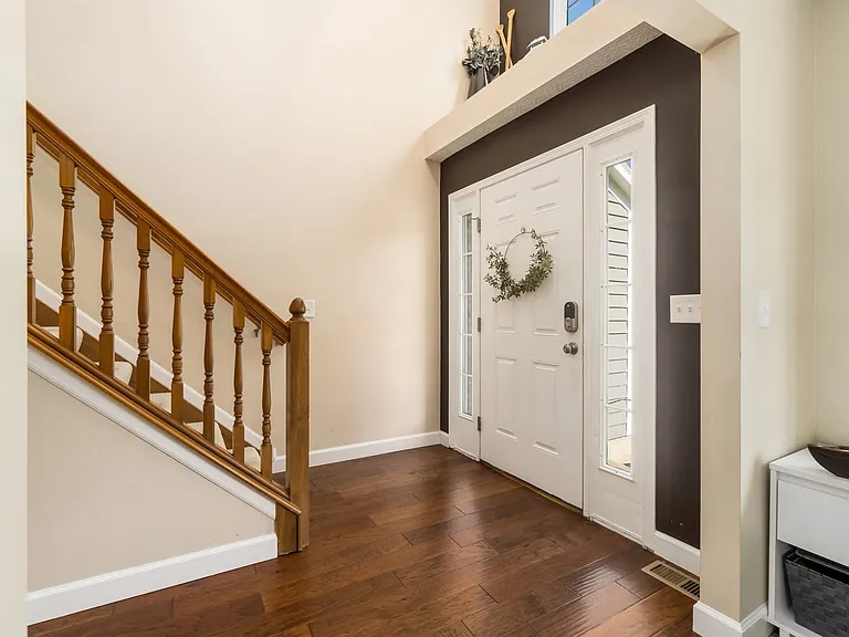 W Hull Dr — Photo 23