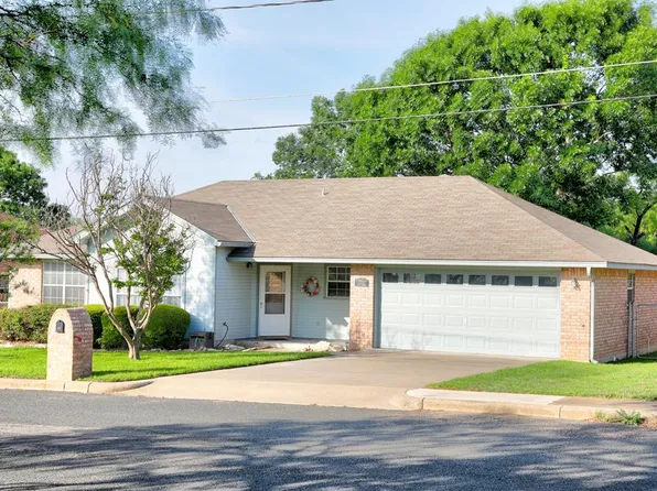 107 W Grothe St, Fredericksburg, TX 78624