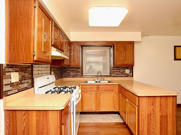 2nd image of 17315 Lathrop Ave
