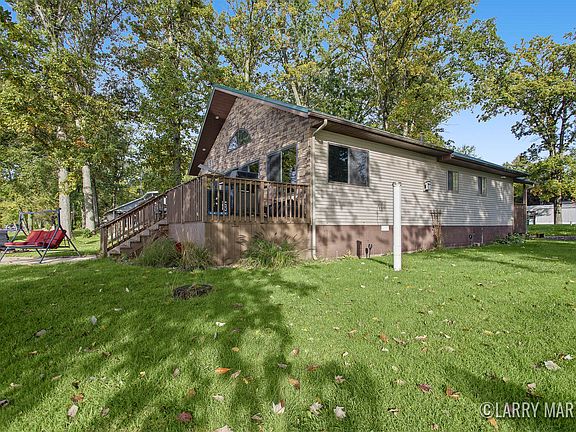 3rd image of 1106 Brooks Rd