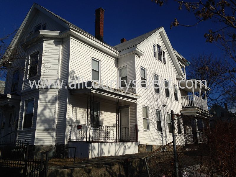 1st image of 107 Oxford St #1