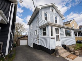 22 Rodney Rd, Dartmouth, NS B2Y3V5