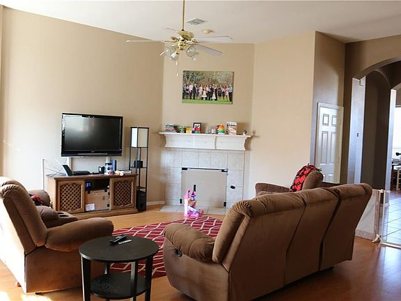 2nd image of 1417 Shetland Dr