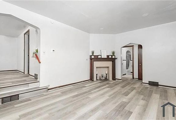 5th image of 228 E Agnew Ave