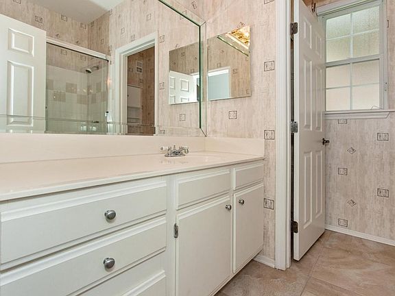 3rd image of 13810 N Sutton Park Dr #219