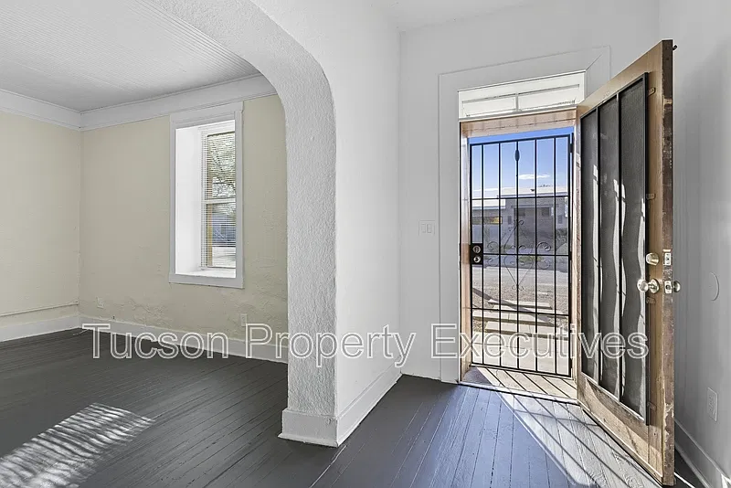1 bed, 1.0 bath, 750 sqft, $1,300 — Photo 2